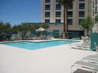 DoubleTree by Hilton Las Vegas Airport - 13
