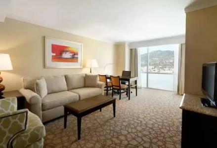 Embassy Suites Los Angeles Glendale - 36