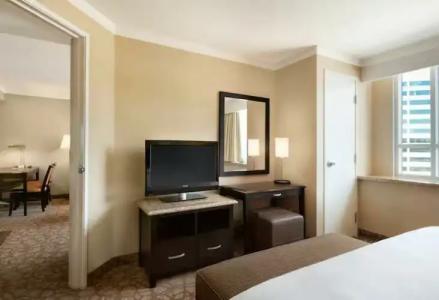 Embassy Suites Los Angeles Glendale - 32