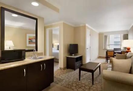 Embassy Suites Los Angeles Glendale - 28