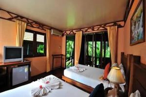 Koh Ngai Resort, Ngai