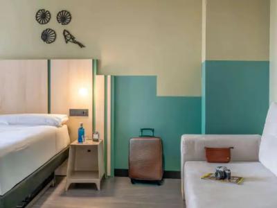 Ibis Styles Zaragoza Ramiro I - 2
