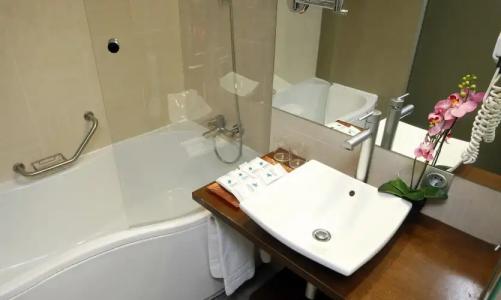 & Spa Real Ciudad De Zaragoza - 9