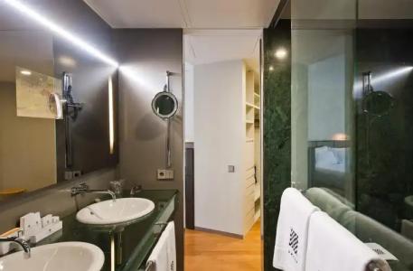 Reina Petronila - 30