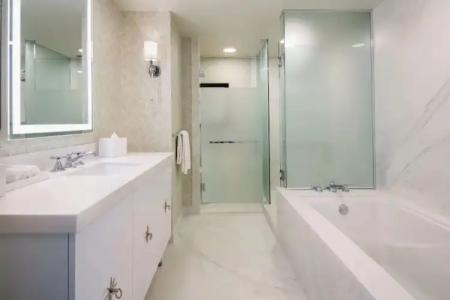 The Beverly Hilton - 142