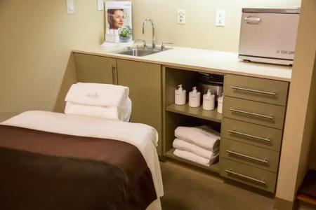 The Beverly Hilton - 6