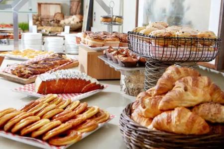 The Beverly Hilton - 13