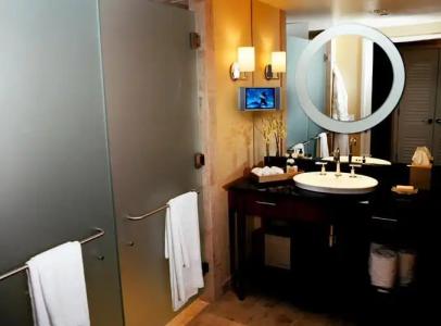 The Beverly Hilton - 8