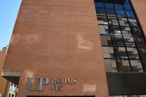 Up Rooms Vic Hotel, Vic