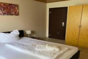 Gaststätte Pütz - Checkin: Eiserfelderstrasse 399 Mini-hotel, Siegen