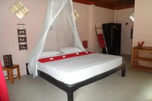 Alcove Bungalow, Hinkong