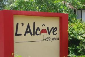Alcove Bungalow, Hinkong