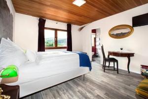 Hinter den Spiegeln Hotel, Heimbach