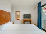 Accessible Family Triple room with sea view