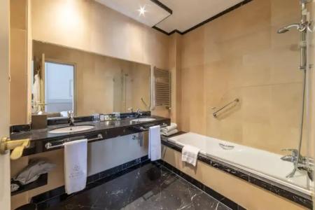 Eugenia de Montijo, Autograph Collection - 23