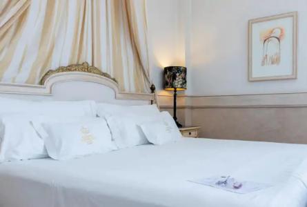 Eugenia de Montijo, Autograph Collection - 4