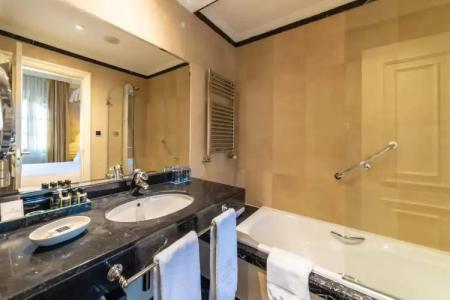 Eugenia de Montijo, Autograph Collection - 9