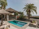 Villa with balcony and oceanfront
