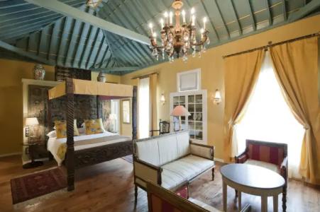 Hacienda de Abajo-Adults Only - 3
