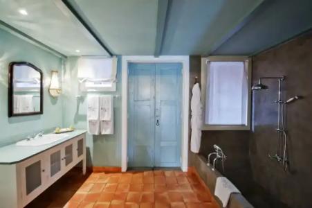 Hacienda de Abajo-Adults Only - 68
