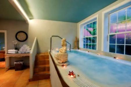 Hacienda de Abajo-Adults Only - 21