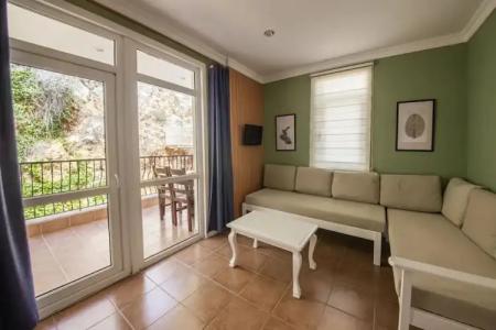 Lantana Aparts - 111