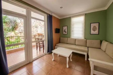 Lantana Aparts - 101