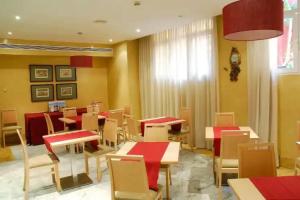 Reyes Católicos Hotel