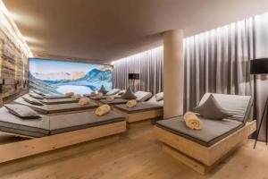 Hotel Schonblick, Maranza
