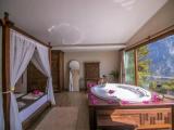 Honeymoon Suite