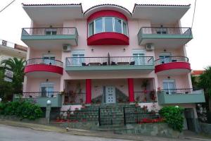 George & Sia's House, Neos Marmaras
