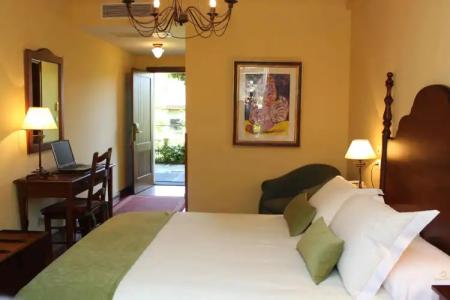 Virxe da Cerca by Pousadas de Compostela - 2