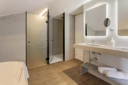 DWO Sirius - Adults Only - 126