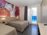 Triple room with pool view