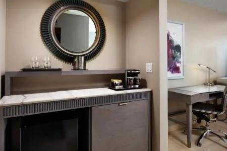 DoubleTree by Hilton Grand Biscayne Bay - 71