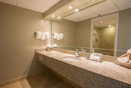 DoubleTree by Hilton Grand Biscayne Bay - 59