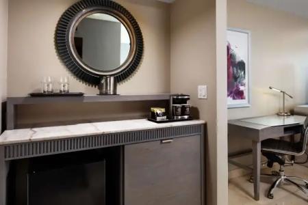 DoubleTree by Hilton Grand Biscayne Bay - 50