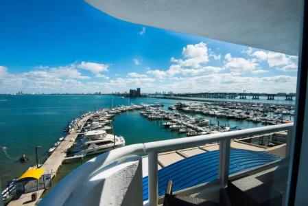 DoubleTree by Hilton Grand Biscayne Bay - 23