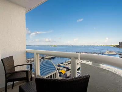 DoubleTree by Hilton Grand Biscayne Bay - 6