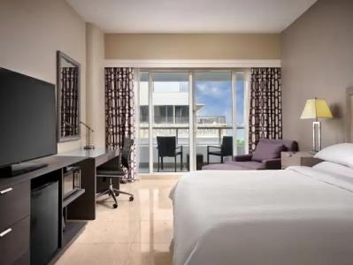 DoubleTree by Hilton Grand Biscayne Bay - 75