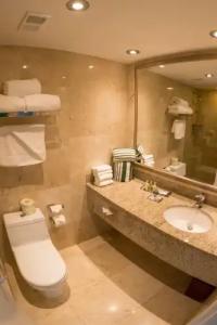 DoubleTree by Hilton Grand Biscayne Bay - 70