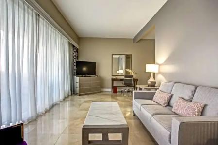 DoubleTree by Hilton Grand Biscayne Bay - 3