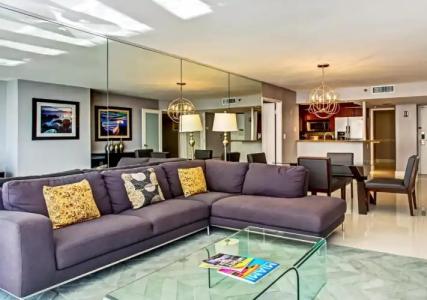 DoubleTree by Hilton Grand Biscayne Bay - 12