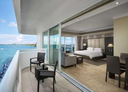 DoubleTree by Hilton Grand Biscayne Bay - 94