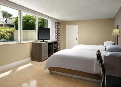 DoubleTree by Hilton Grand Biscayne Bay - 47