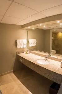 DoubleTree by Hilton Grand Biscayne Bay - 51