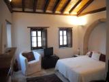 Standard Triple room with partial sea view