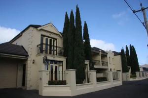 Banyan Place, Warrnambool