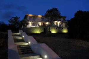 Si Mea Hotel, Corte