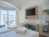 Interconnecting room with sea view